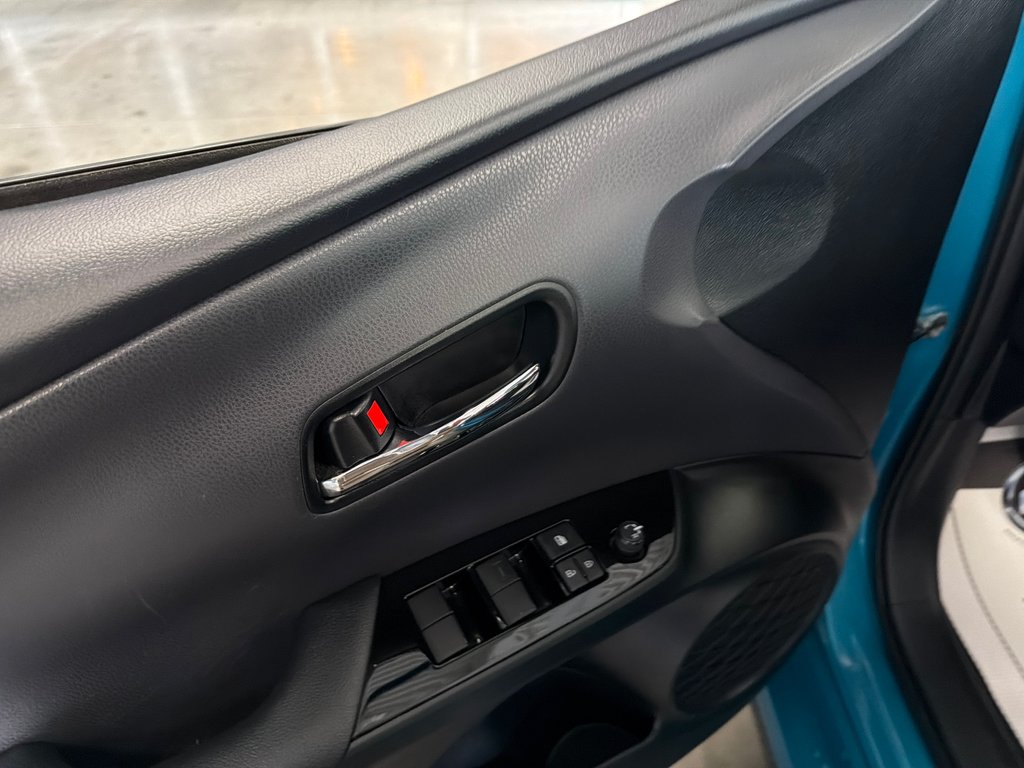 Toyota Prius Prime  2021 à Saint-Jean-Sur-Richelieu, Québec - 13 - w1024h768px