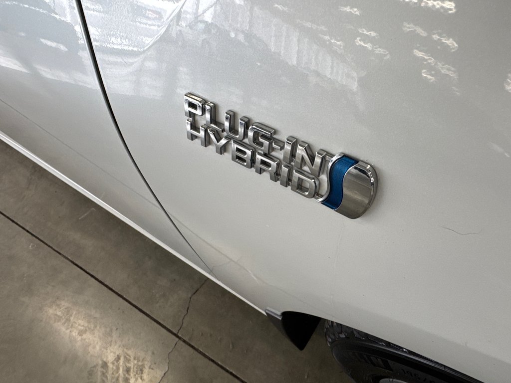 2022 Toyota Prius Prime ENSEMBLE TECHNOLOGIQUE in Saint-Jean-Sur-Richelieu, Quebec - 4 - w1024h768px