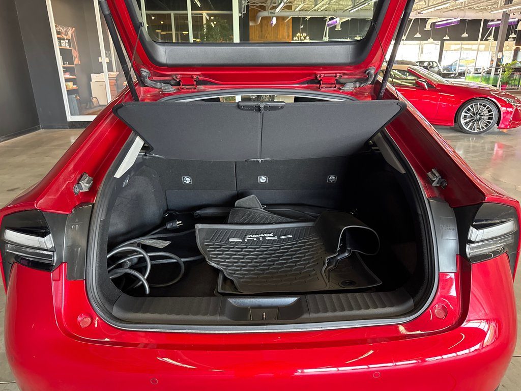 2023 Toyota Prius Prime SE in Saint-Jean-Sur-Richelieu, Quebec - 7 - w1024h768px