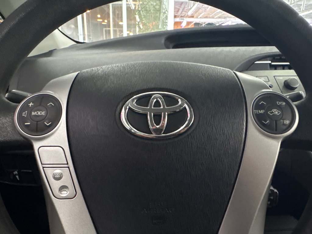 Toyota Prius  2015 à Saint-Jean-Sur-Richelieu, Québec - 12 - w1024h768px