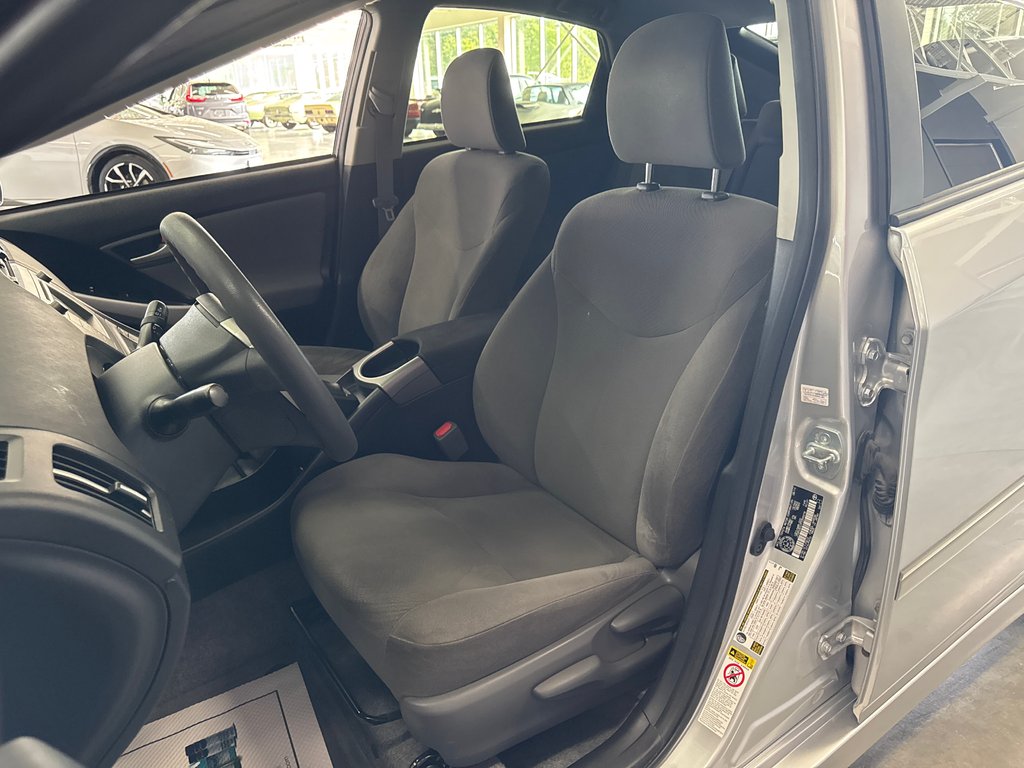 Toyota Prius  2015 à Saint-Jean-Sur-Richelieu, Québec - 7 - w1024h768px