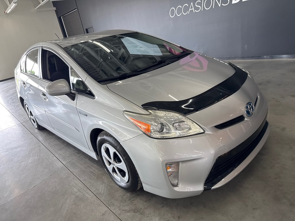 Toyota Prius  2015 à Saint-Jean-Sur-Richelieu, Québec - 2 - w1024h768px