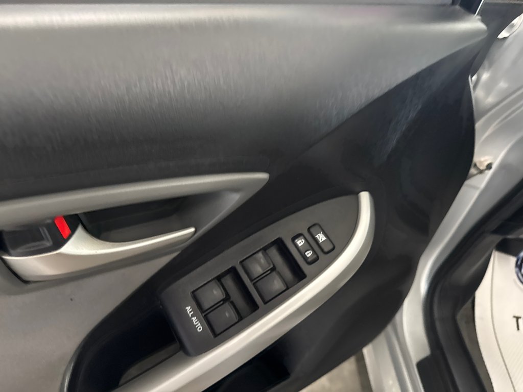 Toyota Prius  2015 à Saint-Jean-Sur-Richelieu, Québec - 10 - w1024h768px