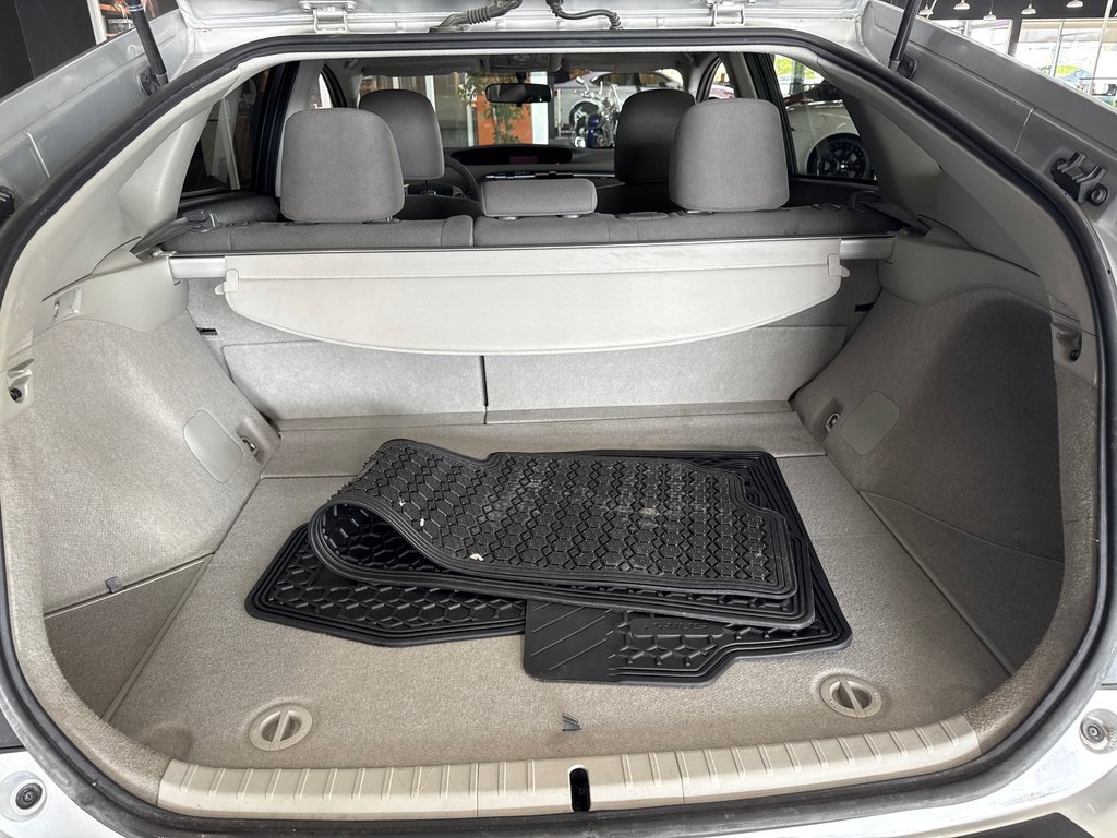 Toyota Prius  2015 à Saint-Jean-Sur-Richelieu, Québec - 6 - w1024h768px