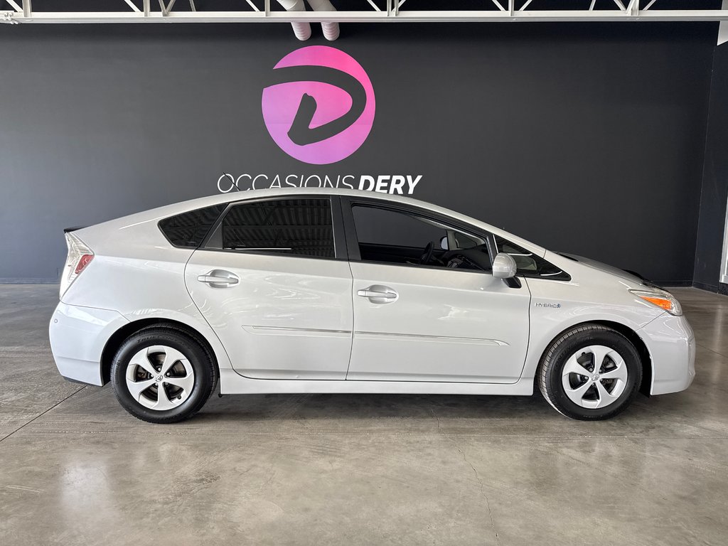 Toyota Prius  2015 à Saint-Jean-Sur-Richelieu, Québec - 1 - w1024h768px