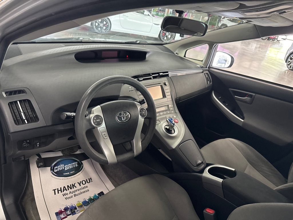 Toyota Prius  2015 à Saint-Jean-Sur-Richelieu, Québec - 9 - w1024h768px
