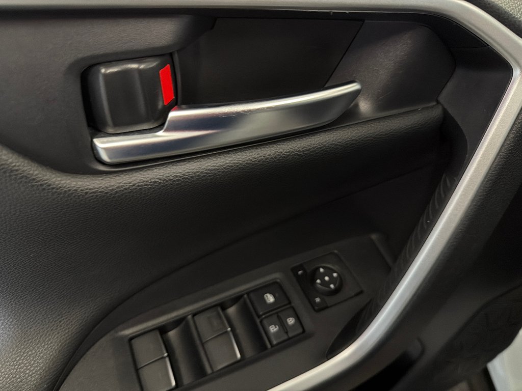 2023 Toyota RAV4 Prime XSE in Saint-Jean-Sur-Richelieu, Quebec - 17 - w1024h768px