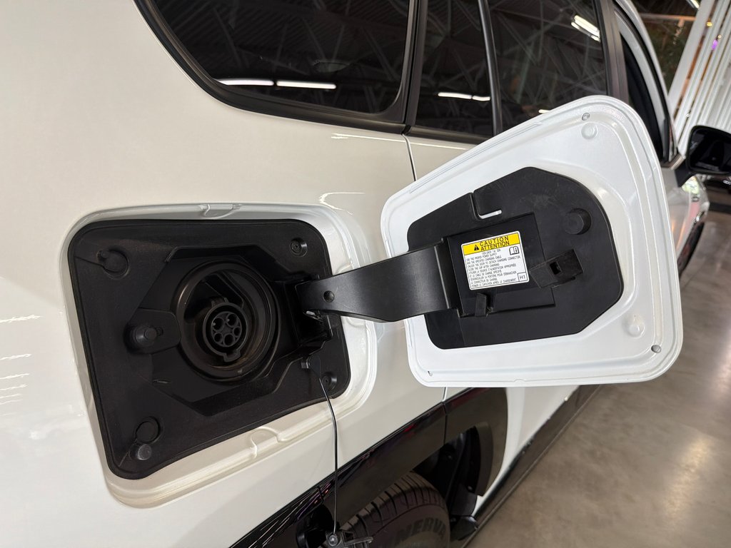 2023 Toyota RAV4 Prime XSE in Saint-Jean-Sur-Richelieu, Quebec - 7 - w1024h768px
