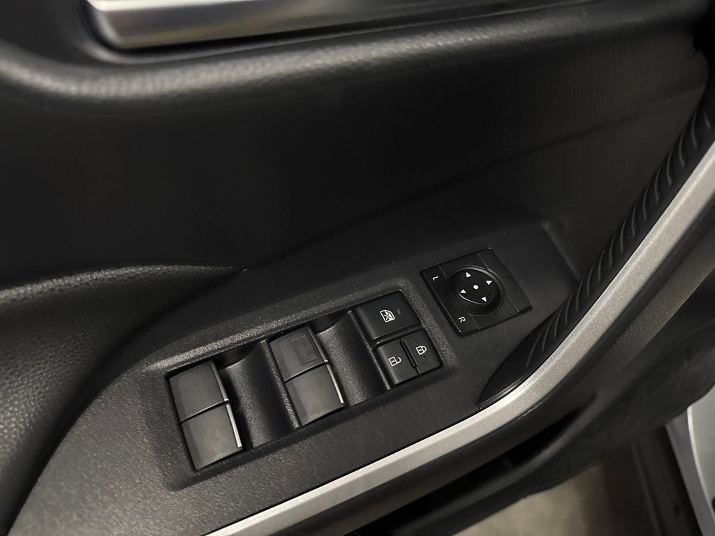 2024 Toyota RAV4 Prime SE in Saint-Jean-Sur-Richelieu, Quebec - 17 - w1024h768px
