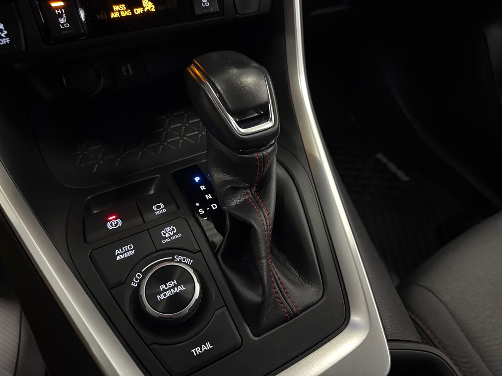 2024 Toyota RAV4 Prime SE in Saint-Jean-Sur-Richelieu, Quebec - 26 - w1024h768px