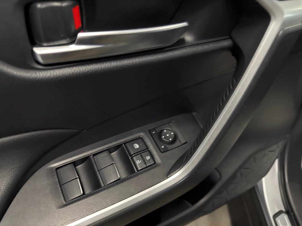 2024 Toyota RAV4 Prime SE in Saint-Jean-Sur-Richelieu, Quebec - 18 - w1024h768px