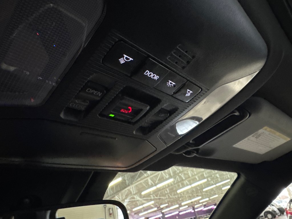 2024 Toyota RAV4 Prime SE in Saint-Jean-Sur-Richelieu, Quebec - 27 - w1024h768px