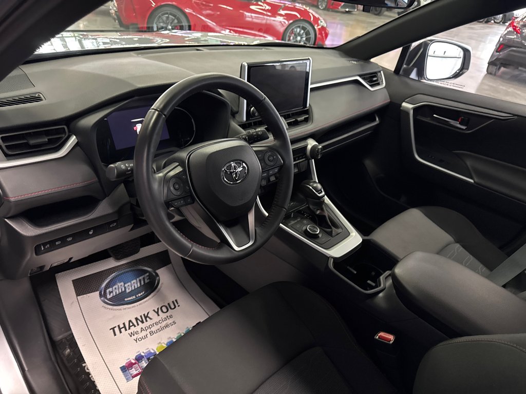 2024 Toyota RAV4 Prime SE in Saint-Jean-Sur-Richelieu, Quebec - 17 - w1024h768px