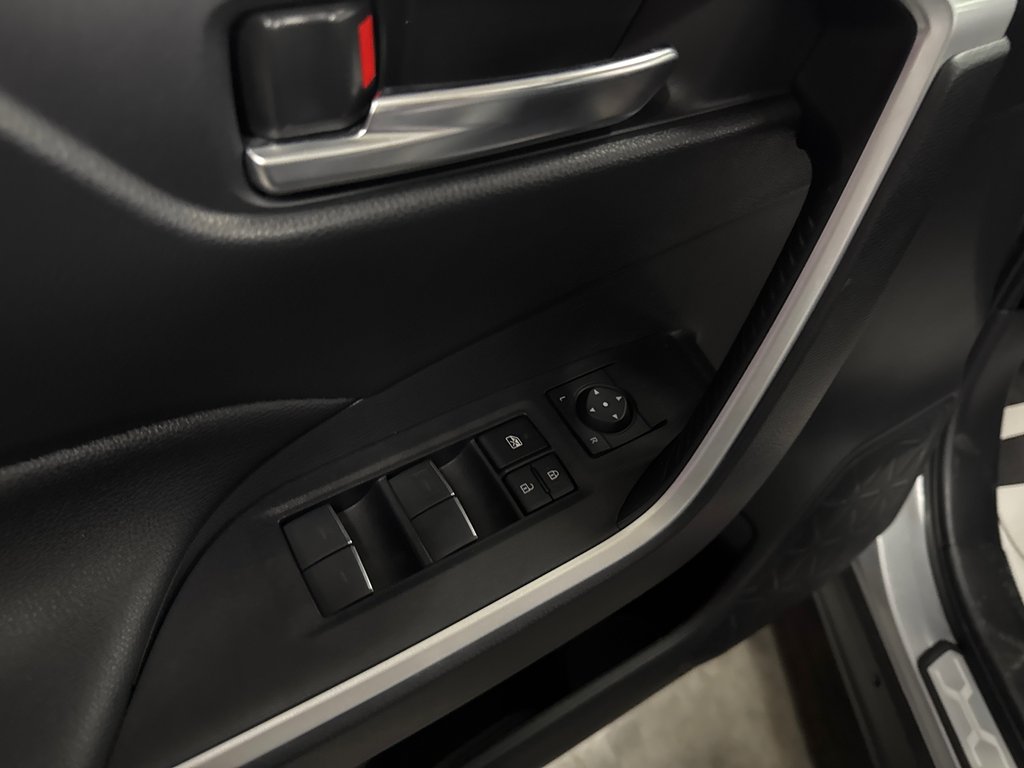 Toyota RAV4 Prime SE 2024 à Saint-Jean-Sur-Richelieu, Québec - 14 - w1024h768px