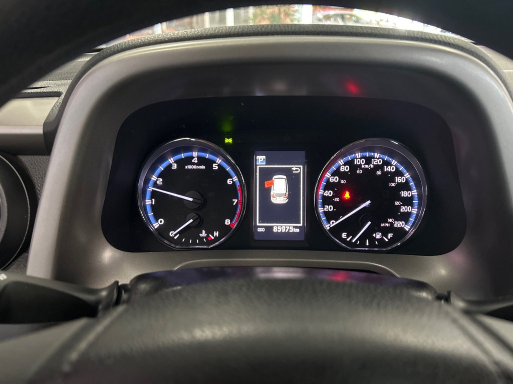 2018 Toyota RAV4 LE in Saint-Jean-Sur-Richelieu, Quebec - 13 - w1024h768px