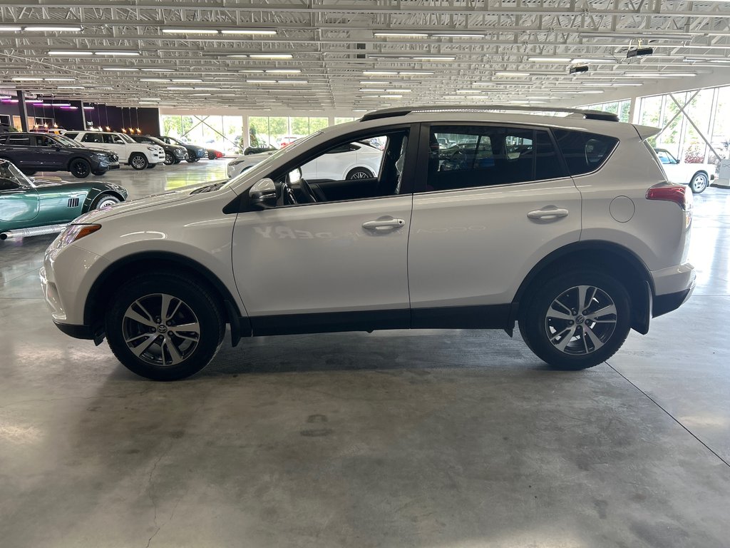 2018 Toyota RAV4 LE in Saint-Jean-Sur-Richelieu, Quebec - 3 - w1024h768px