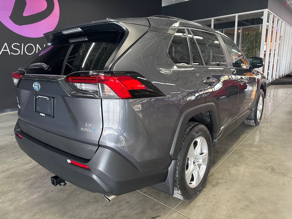 2020 Toyota RAV4 Hybrid LE in Saint-Jean-Sur-Richelieu, Quebec - 6 - w1024h768px