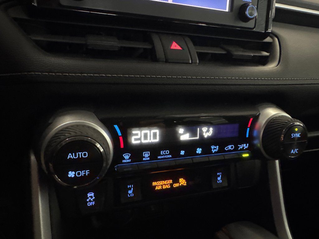 2020 Toyota RAV4 Hybrid LE in Saint-Jean-Sur-Richelieu, Quebec - 20 - w1024h768px