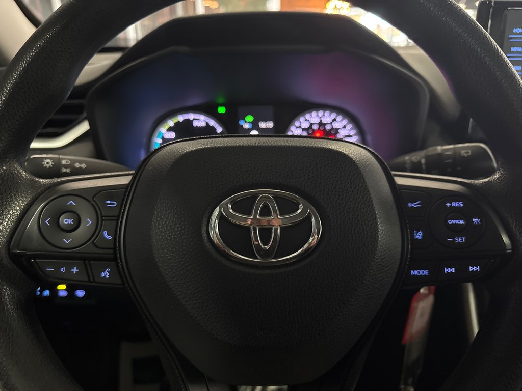 2020 Toyota RAV4 Hybrid LE in Saint-Jean-Sur-Richelieu, Quebec - 17 - w1024h768px