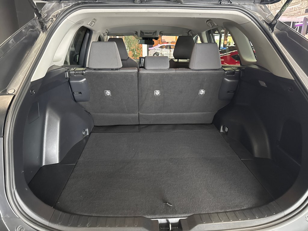 2020 Toyota RAV4 Hybrid LE in Saint-Jean-Sur-Richelieu, Quebec - 9 - w1024h768px