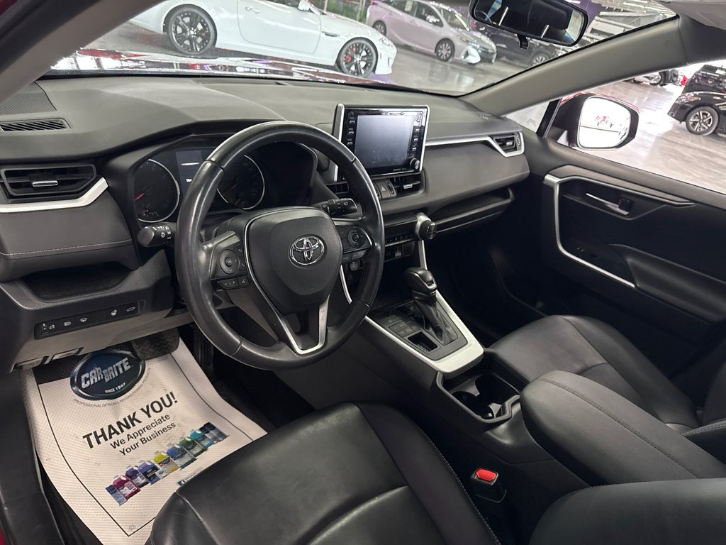 2020 Toyota RAV4 XLE PREMIUM in Saint-Jean-Sur-Richelieu, Quebec - 13 - w1024h768px