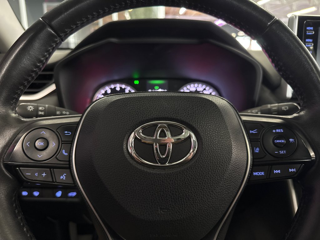2020 Toyota RAV4 XLE PREMIUM in Saint-Jean-Sur-Richelieu, Quebec - 17 - w1024h768px
