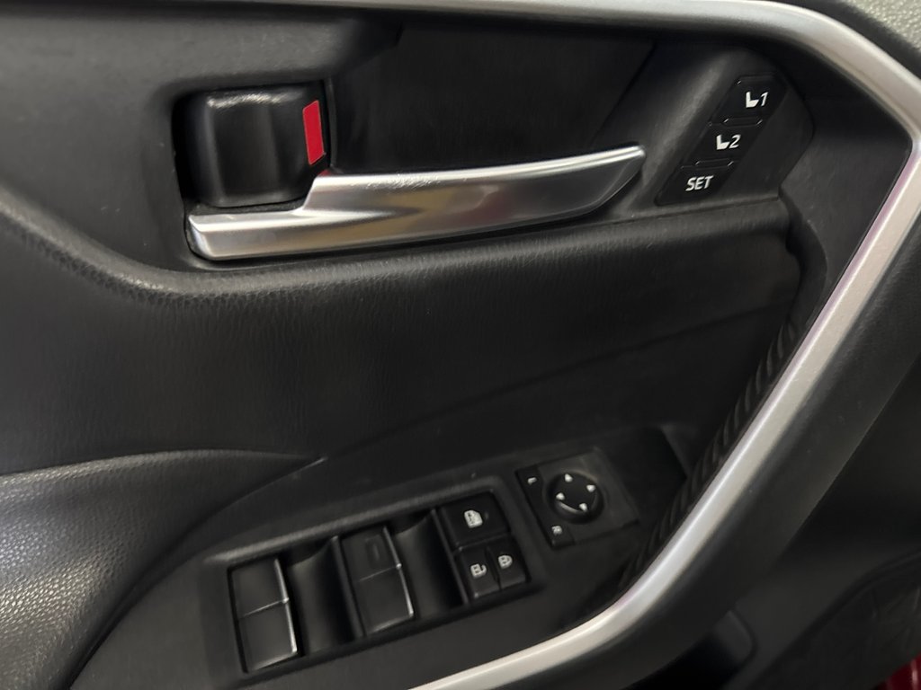 2020 Toyota RAV4 XLE PREMIUM in Saint-Jean-Sur-Richelieu, Quebec - 15 - w1024h768px