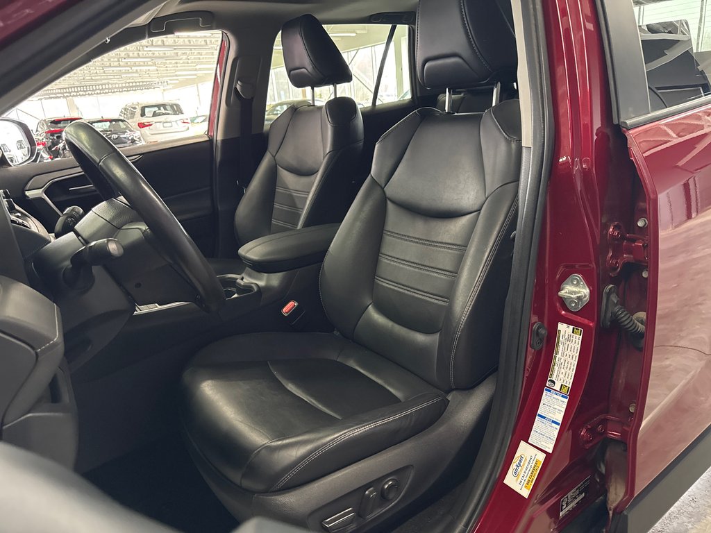 2020 Toyota RAV4 XLE PREMIUM in Saint-Jean-Sur-Richelieu, Quebec - 10 - w1024h768px