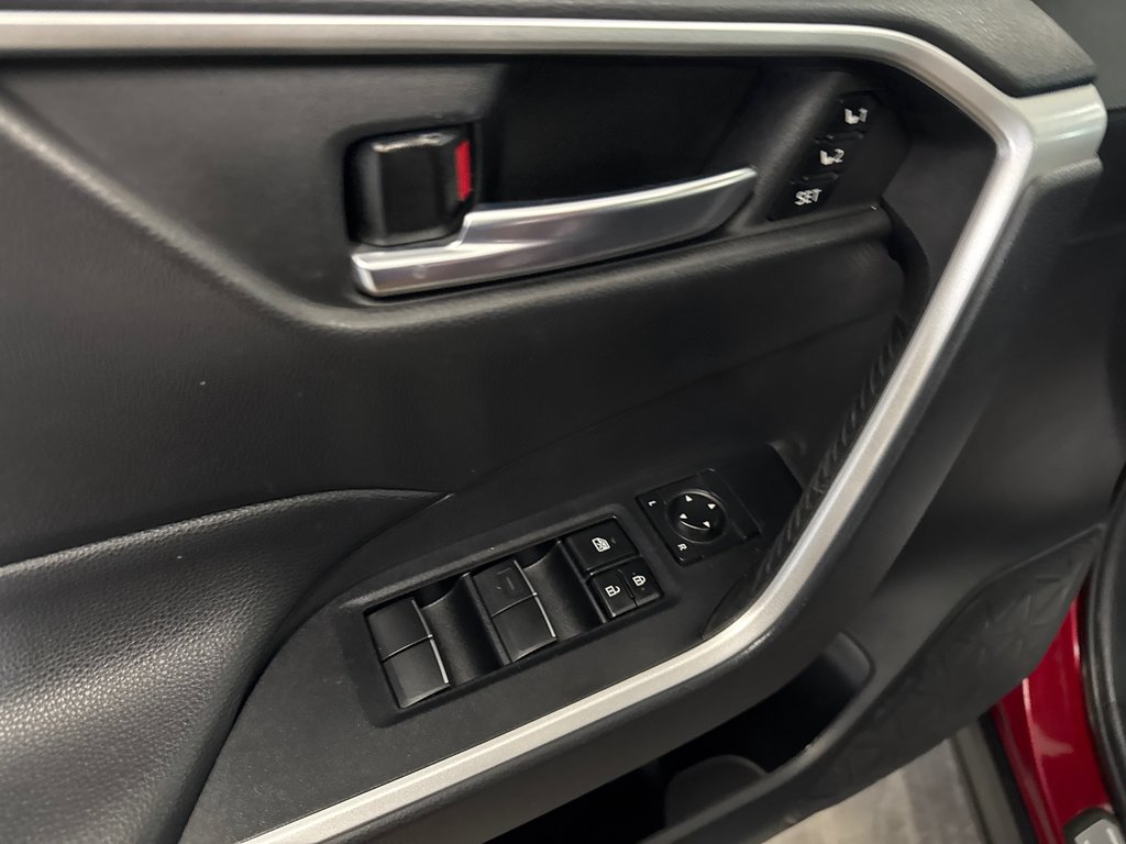 Toyota RAV4 XLE 2021 à Saint-Jean-Sur-Richelieu, Québec - 13 - w1024h768px