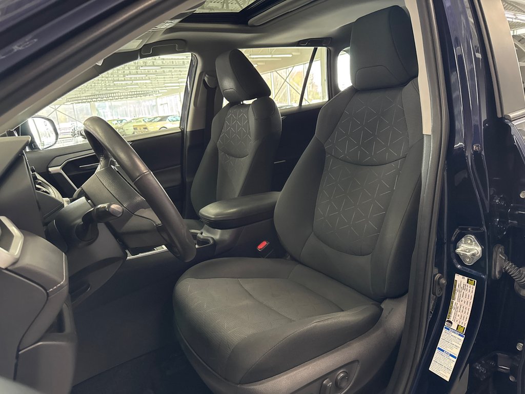 2021 Toyota RAV4 XLE in Saint-Jean-Sur-Richelieu, Quebec - 10 - w1024h768px