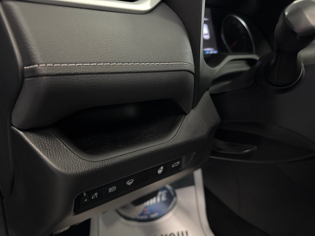 2021 Toyota RAV4 XLE in Saint-Jean-Sur-Richelieu, Quebec - 13 - w1024h768px
