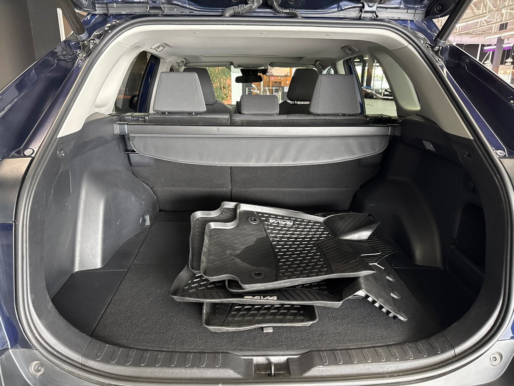 2021 Toyota RAV4 XLE in Saint-Jean-Sur-Richelieu, Quebec - 7 - w1024h768px