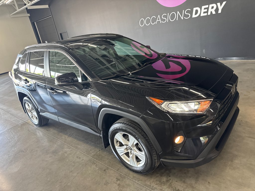 Toyota RAV4 XLE 2021 à Saint-Jean-Sur-Richelieu, Québec - 2 - w1024h768px
