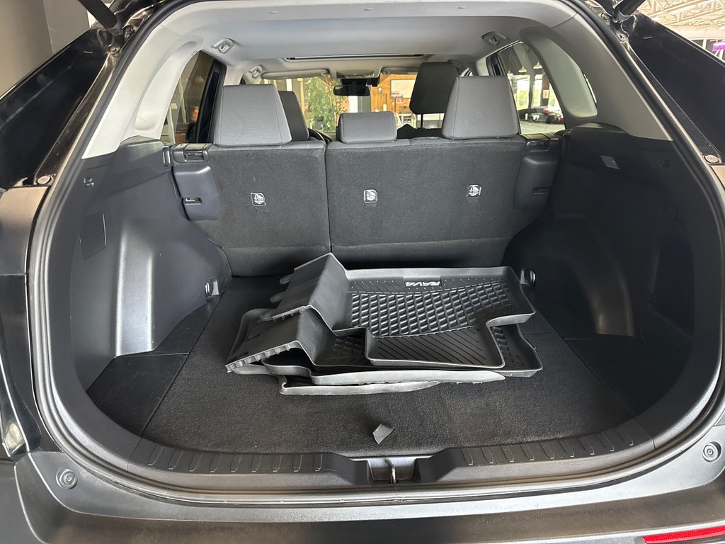 Toyota RAV4 XLE 2021 à Saint-Jean-Sur-Richelieu, Québec - 7 - w1024h768px