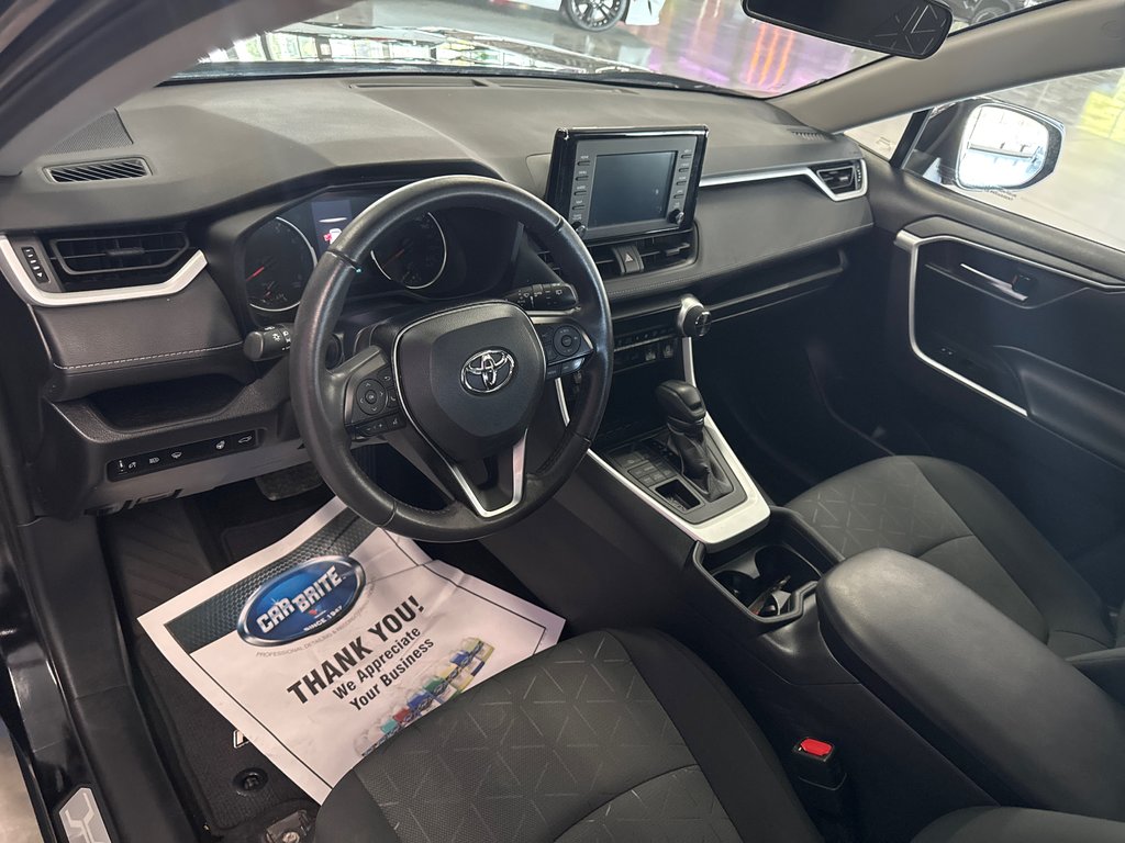 Toyota RAV4 XLE 2021 à Saint-Jean-Sur-Richelieu, Québec - 10 - w1024h768px
