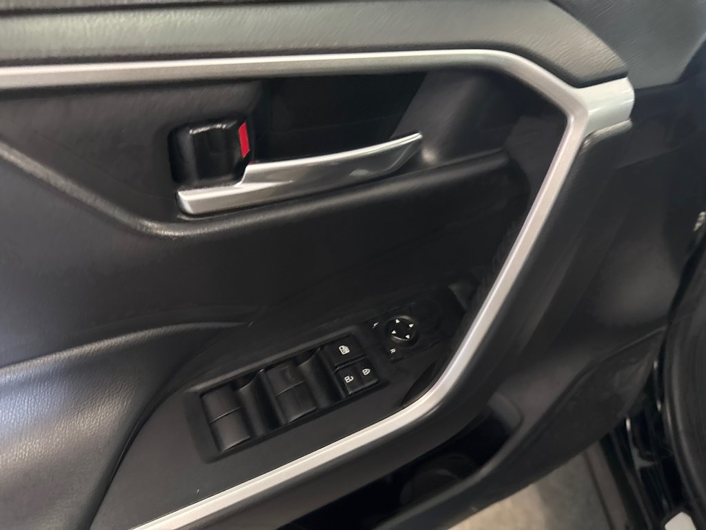 Toyota RAV4 XLE 2021 à Saint-Jean-Sur-Richelieu, Québec - 11 - w1024h768px
