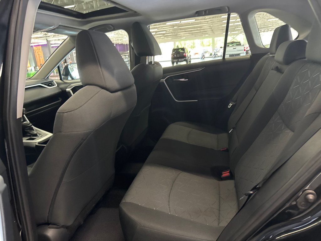 Toyota RAV4 XLE 2021 à Saint-Jean-Sur-Richelieu, Québec - 8 - w1024h768px