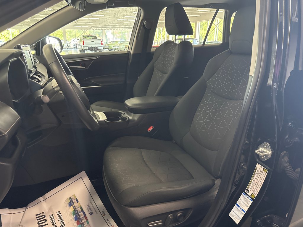 Toyota RAV4 XLE 2021 à Saint-Jean-Sur-Richelieu, Québec - 9 - w1024h768px