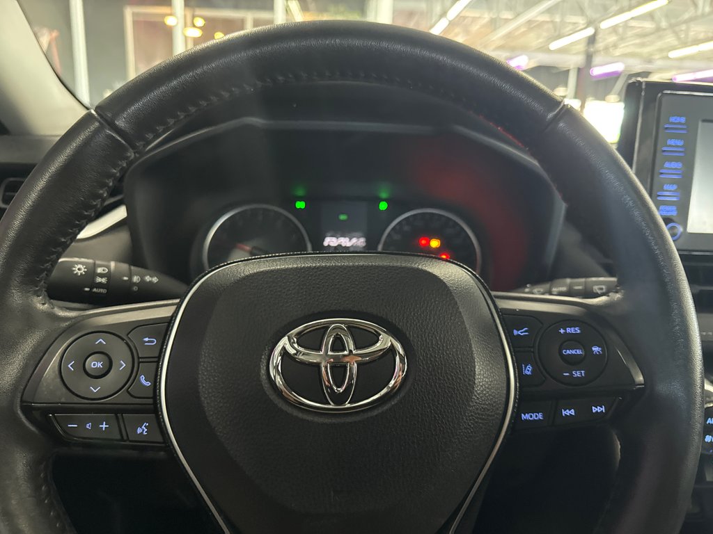 Toyota RAV4 XLE 2021 à Saint-Jean-Sur-Richelieu, Québec - 13 - w1024h768px