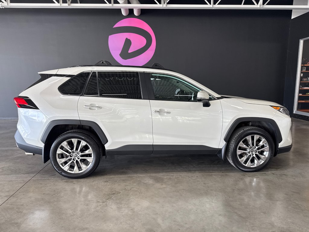 Toyota RAV4 Limited 2021 à Saint-Jean-Sur-Richelieu, Québec - 1 - w1024h768px