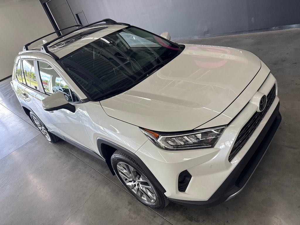 Toyota RAV4 Limited 2021 à Saint-Jean-Sur-Richelieu, Québec - 2 - w1024h768px