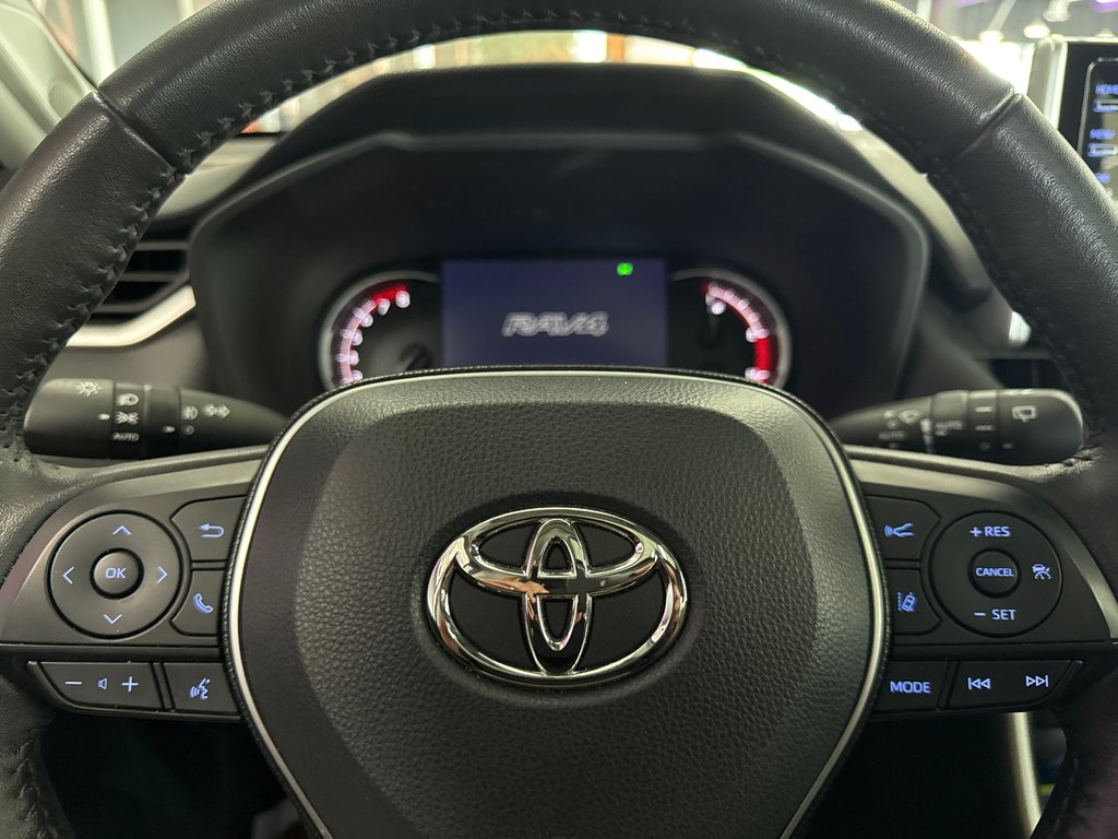 Toyota RAV4 Limited 2021 à Saint-Jean-Sur-Richelieu, Québec - 13 - w1024h768px