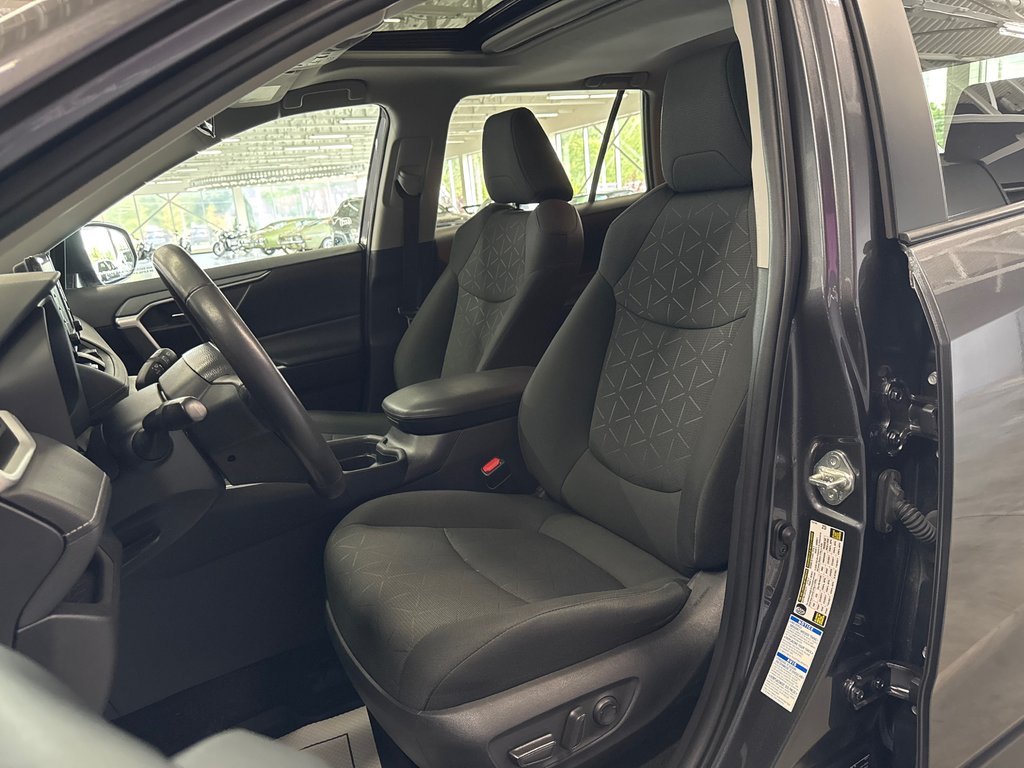 Toyota RAV4 XLE 2021 à Saint-Jean-Sur-Richelieu, Québec - 8 - w1024h768px