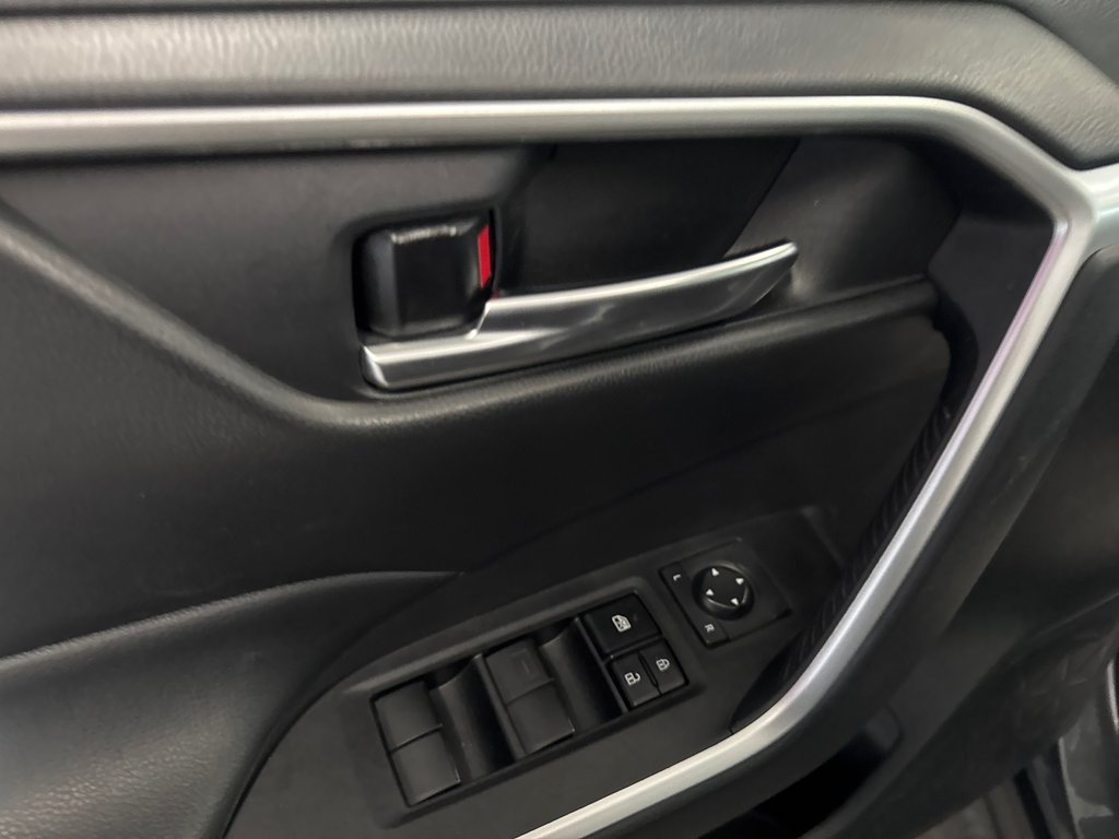 Toyota RAV4 XLE 2021 à Saint-Jean-Sur-Richelieu, Québec - 11 - w1024h768px