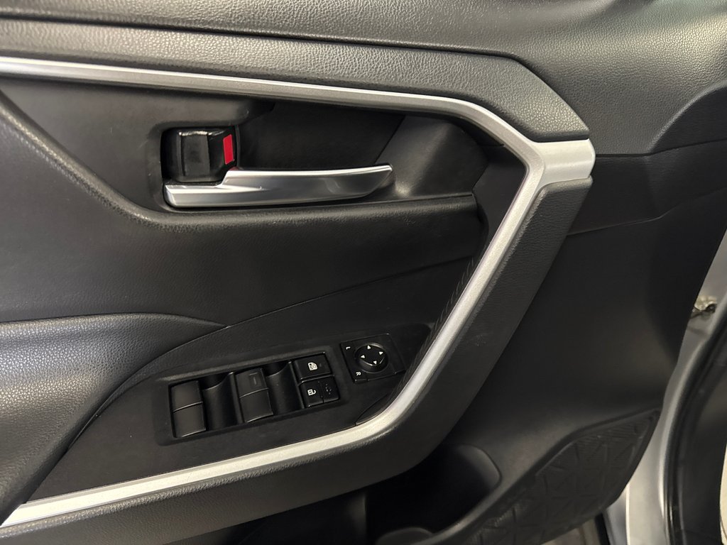 2021 Toyota RAV4 XLE in Saint-Jean-Sur-Richelieu, Quebec - 15 - w1024h768px