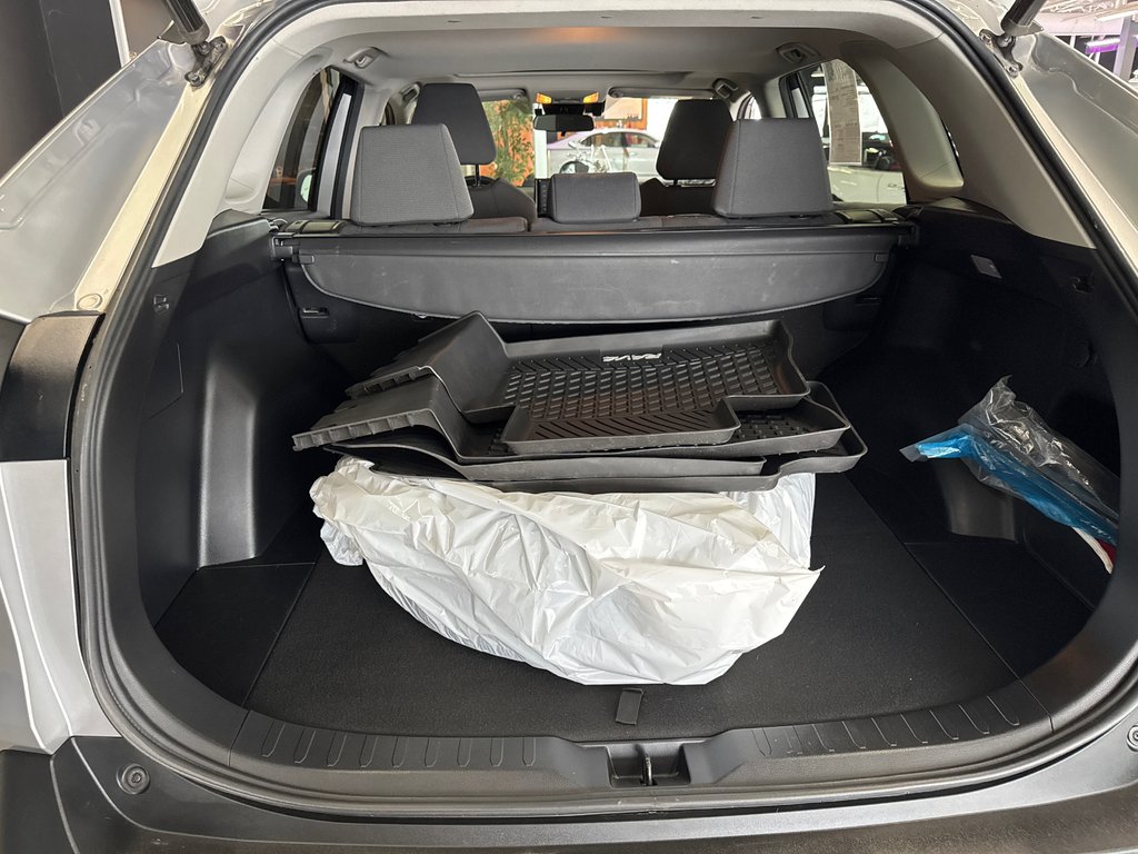 2021 Toyota RAV4 XLE in Saint-Jean-Sur-Richelieu, Quebec - 9 - w1024h768px