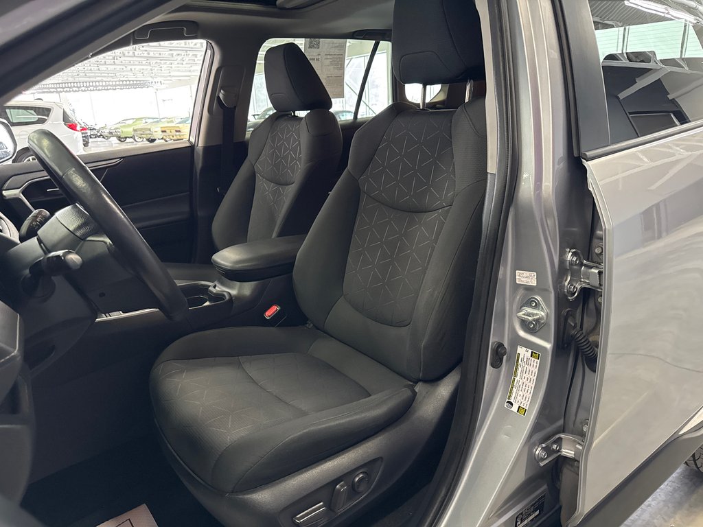 2021 Toyota RAV4 XLE in Saint-Jean-Sur-Richelieu, Quebec - 10 - w1024h768px