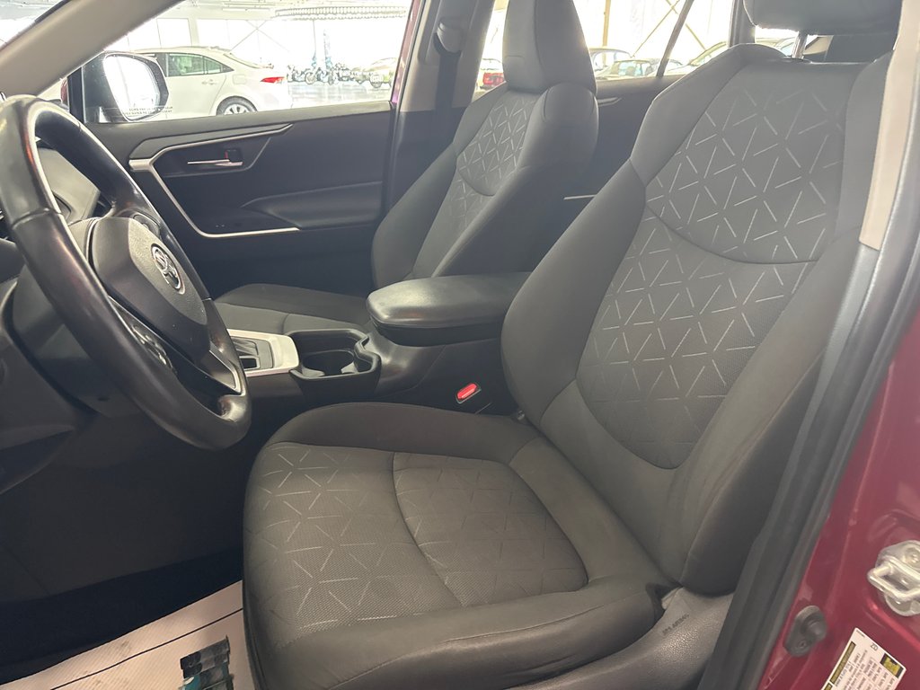Toyota RAV4 XLE 2021 à Saint-Jean-Sur-Richelieu, Québec - 10 - w1024h768px