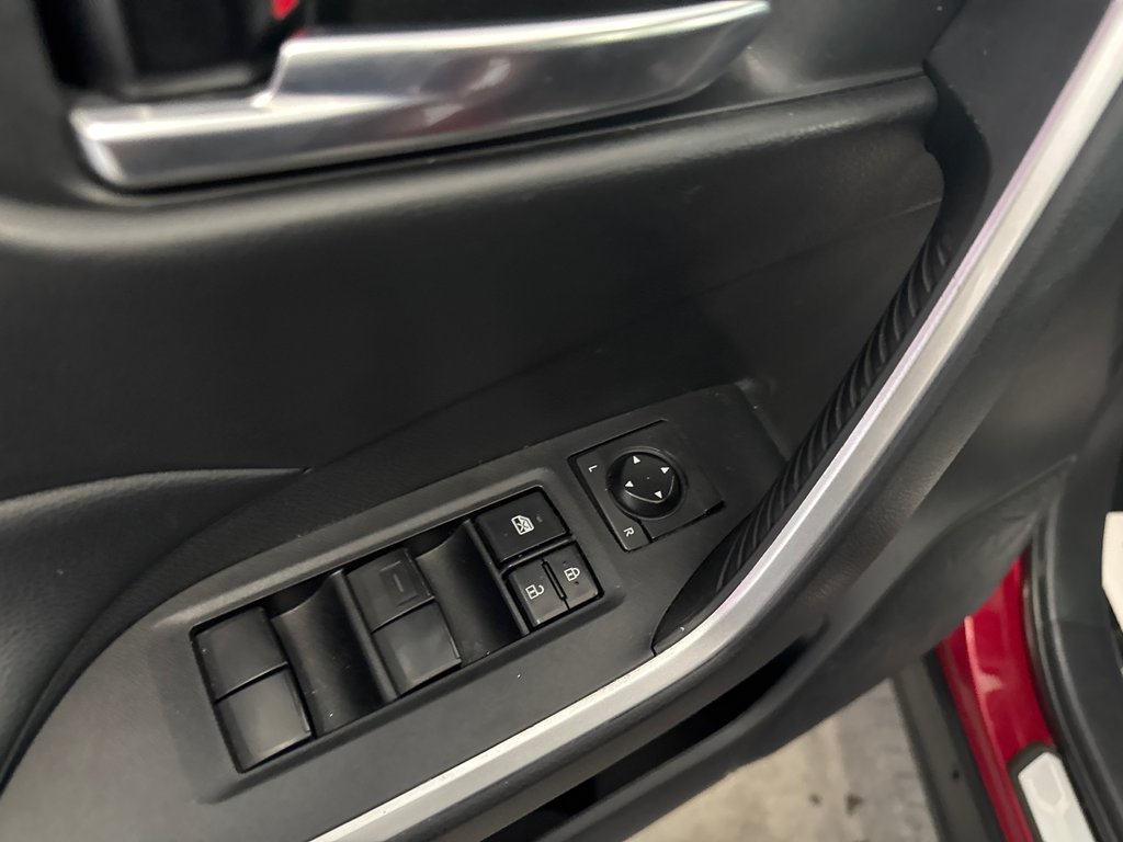 Toyota RAV4 XLE 2021 à Saint-Jean-Sur-Richelieu, Québec - 14 - w1024h768px