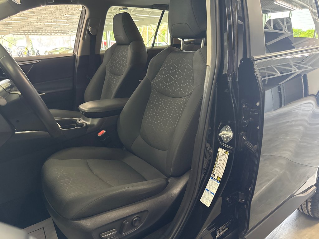 2021 Toyota RAV4 XLE in Saint-Jean-Sur-Richelieu, Quebec - 10 - w1024h768px